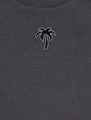 Camiseta de manga corta con forma calada