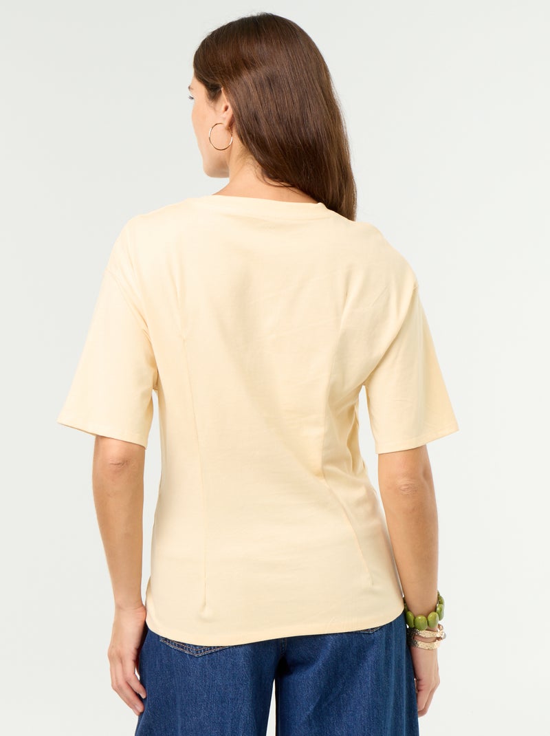 Camiseta de manga corta con joya de concha Beige - Kiabi