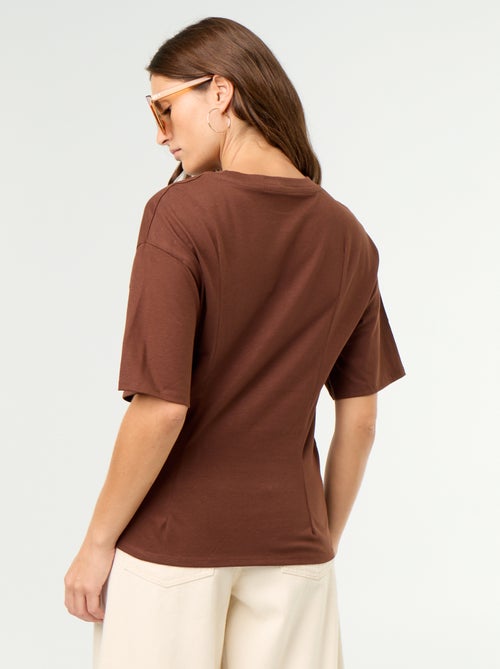 Camiseta de manga corta con joya de concha - Kiabi Camiseta de manga corta con joya de concha - Kiabi