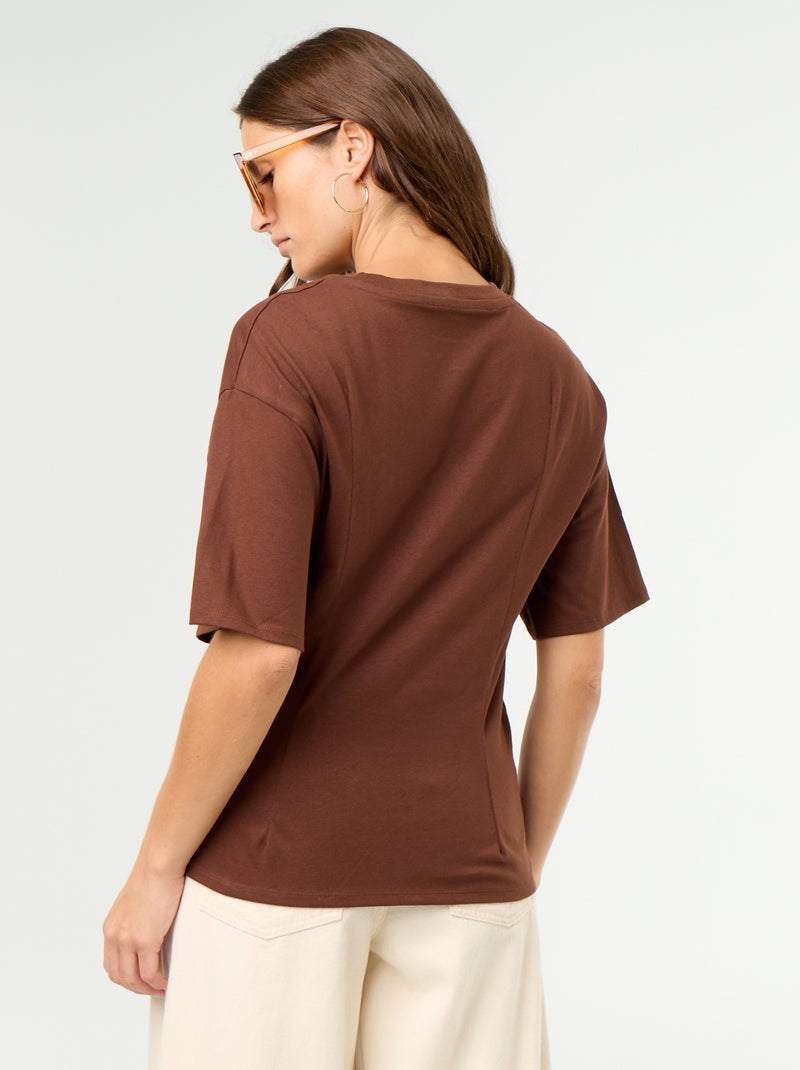 Camiseta de manga corta con joya de concha Marron - Kiabi
