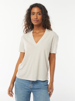 Camiseta de manga corta cuello de pico