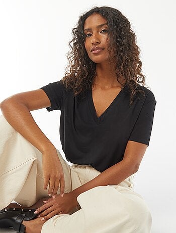 Camiseta de manga corta cuello de pico