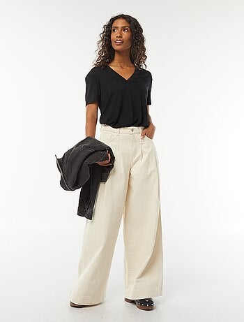 Camiseta de manga corta cuello de pico