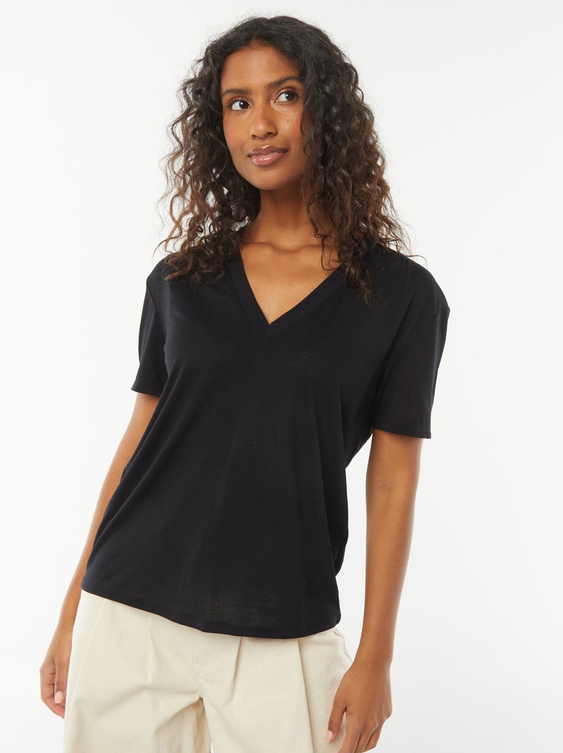 Camiseta de manga corta cuello de pico negro - Kiabi
