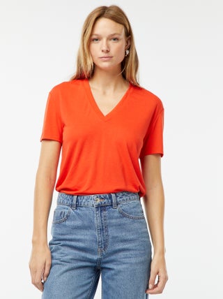 Camiseta de manga corta cuello de pico