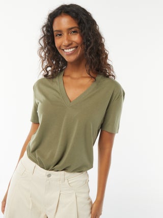 Camiseta de manga corta cuello de pico