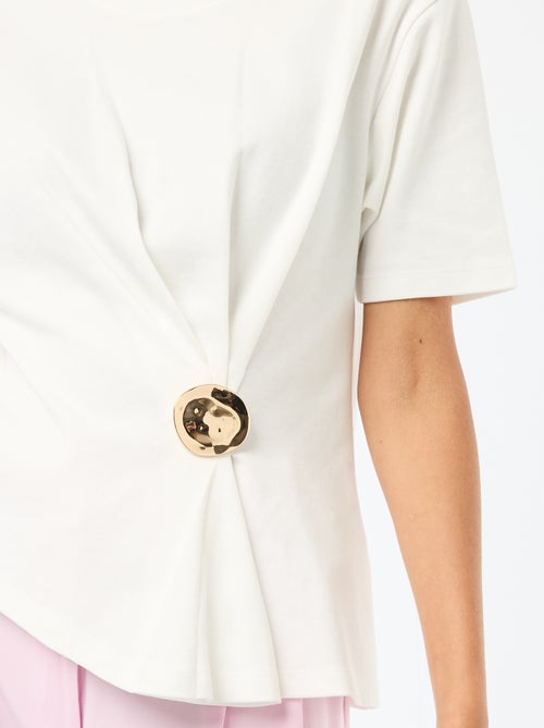 Camiseta de manga corta drapeada con adorno fantasía - Kiabi