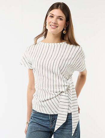 Camiseta de manga corta drapeada con nudo en tejido crepé