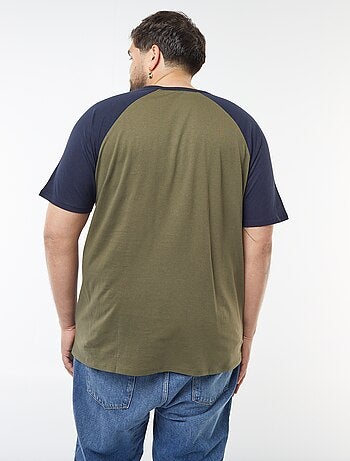 Camiseta de manga corta raglán con bolsillo en el pecho