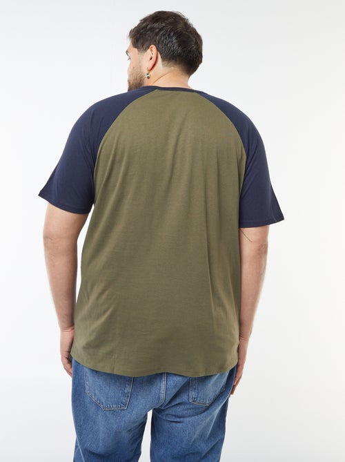 Camiseta de manga corta raglán con bolsillo en el pecho - Kiabi Camiseta de manga corta raglán con bolsillo en el pecho - Kiabi