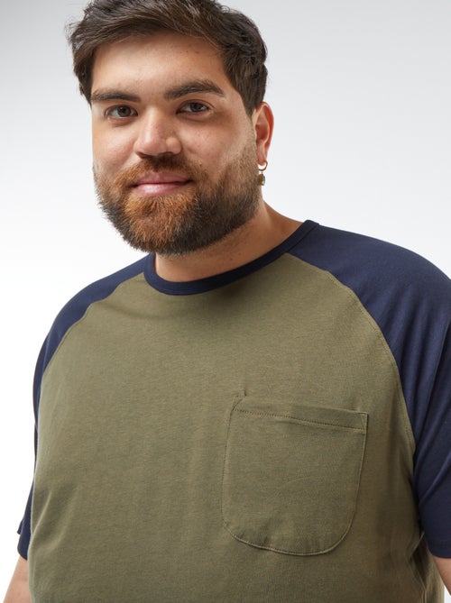 Camiseta de manga corta raglán con bolsillo en el pecho - Kiabi Camiseta de manga corta raglán con bolsillo en el pecho - Kiabi