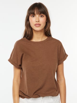 Camiseta de manga corta remangada