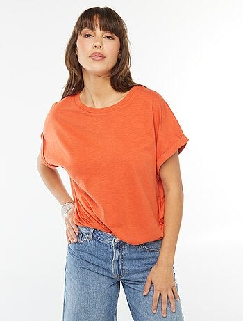Camiseta de manga corta remangada
