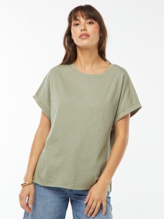 Camiseta de manga corta remangada