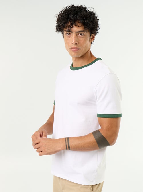 Camiseta de manga corta y bordes a contraste - Kiabi Camiseta de manga corta y bordes a contraste - Kiabi