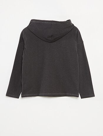 Camiseta de manga larga con capucha