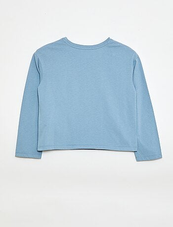 Camiseta de manga larga con diseño bordado en la parte delantera