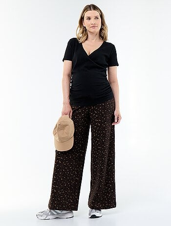 Camiseta de maternidad con escote cruzado