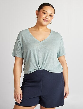 Camiseta de mezcla de lino con cuello de pico