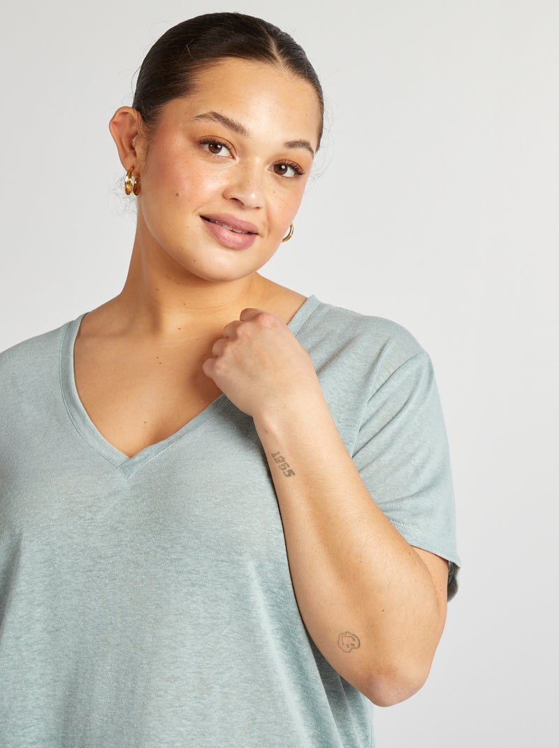 Camiseta de mezcla de lino con cuello de pico azul - Kiabi