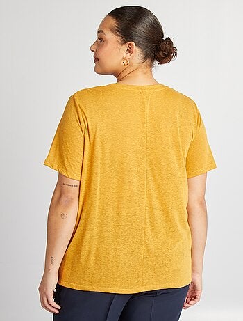 Camiseta de mezcla de lino con cuello de pico