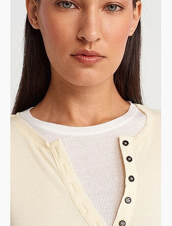 Camiseta de mujer de algodón con cuello en v y botones dilvin