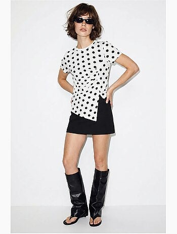 Camiseta de mujer entallada de lunares con cuello redondo lucci