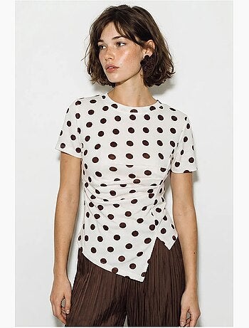Camiseta de mujer entallada de lunares con cuello redondo lucci