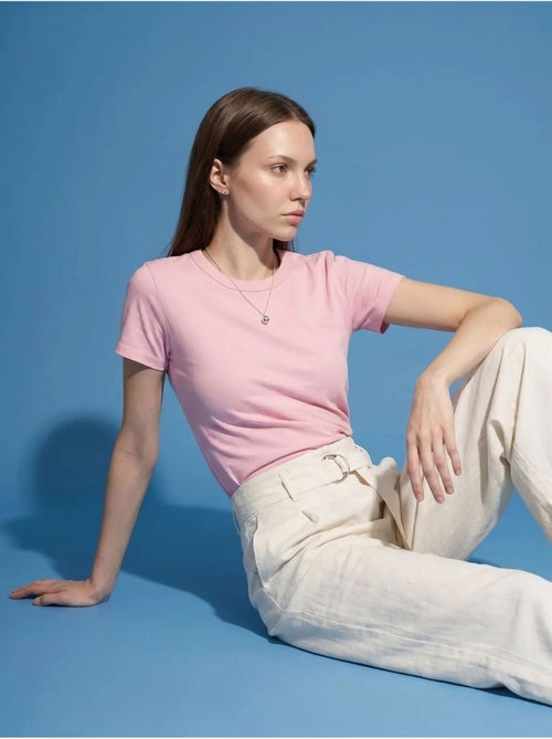 Camiseta de mujer lisa con cuello redondo dilvin - Kiabi Camiseta de mujer lisa con cuello redondo dilvin - Kiabi