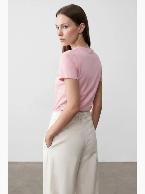 Camiseta de mujer lisa con cuello redondo dilvin - Kiabi Camiseta de mujer lisa con cuello redondo dilvin - Kiabi