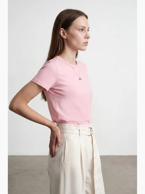 Camiseta de mujer lisa con cuello redondo dilvin - Kiabi Camiseta de mujer lisa con cuello redondo dilvin - Kiabi