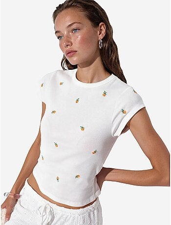 Camiseta de mujer slim fit de algodón con bordado y cuello redondo busem