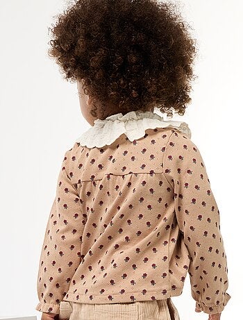 Camiseta de punto calado con cuello bordado