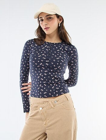 Camiseta de punto calado con flores