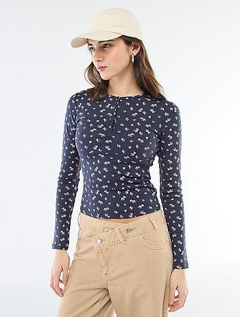 Camiseta de punto calado con flores