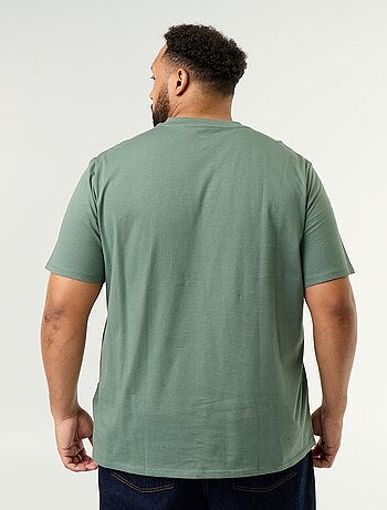 Camiseta con cuello de pico