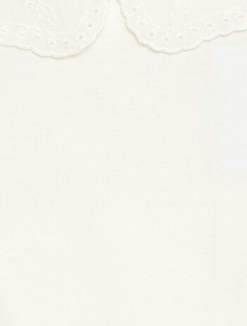 Camiseta de punto con cuello redondo con bordados ingleses