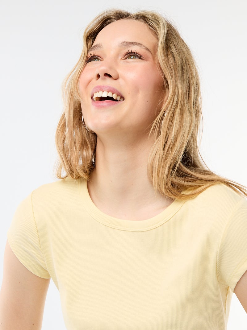 Camiseta de punto de canalé y manga corta Amarillo - Kiabi
