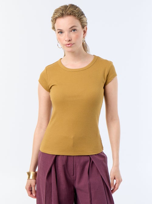 Camiseta de punto de canalé y manga corta - Kiabi Camiseta de punto de canalé y manga corta - Kiabi