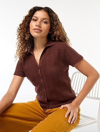 Camiseta de punto de croché con cuello de polo