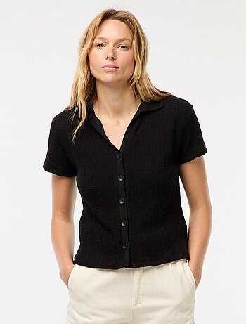 Camiseta de punto de croché con cuello de polo