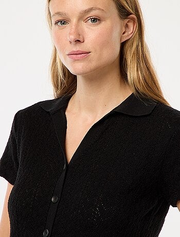 Camiseta de punto de croché con cuello de polo