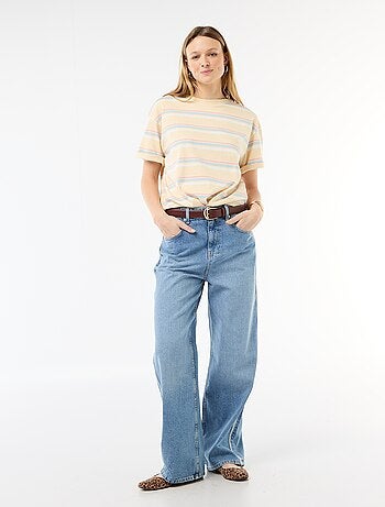 Camiseta de punto de rayas de manga corta