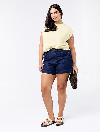 Camiseta de punto sin mangas con pequeño bordado en el pecho