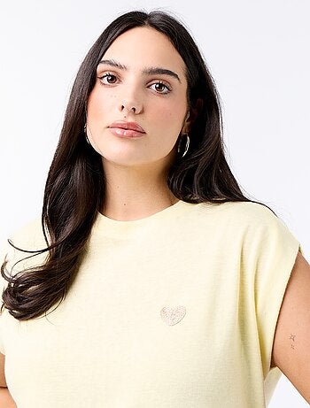 Camiseta de punto sin mangas con pequeño bordado en el pecho