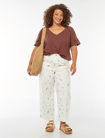 Camiseta de punto torcido con detalles de macramé
