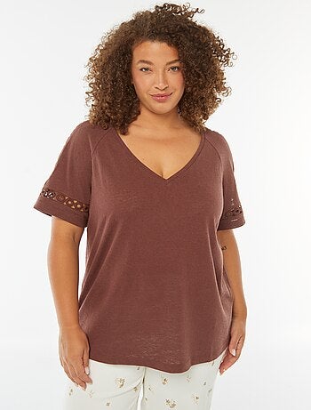 Camiseta de punto torcido con detalles de macramé