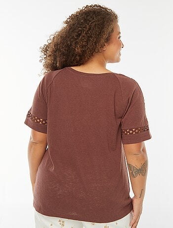 Camiseta de punto torcido con detalles de macramé