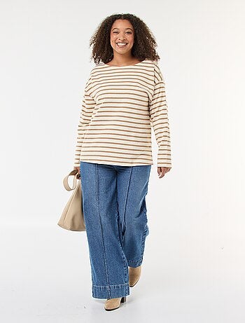 Camiseta de rayas con cuello barco