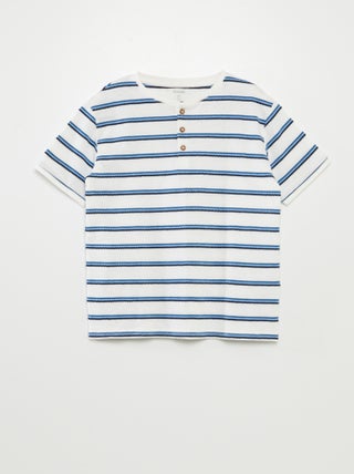 Camiseta de rayas con cuello panadero